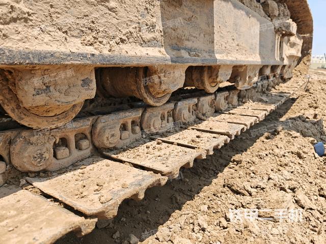 左側(cè)履帶整體?(行走機構) 左側(cè)履帶整體?(行走機構)