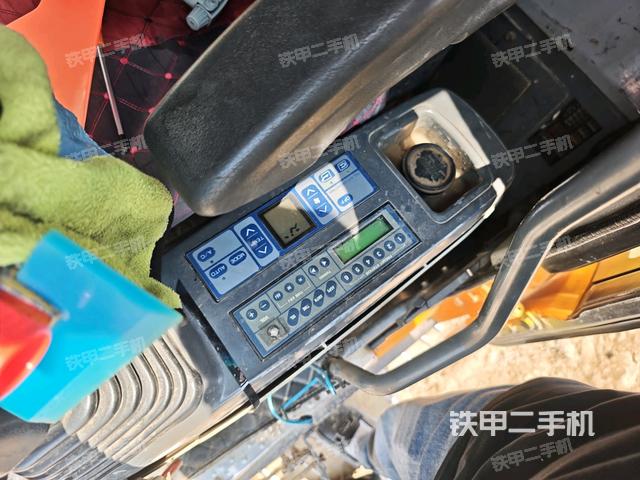 座椅左側(cè)控制臺/音響/含左手柄(駕駛室部分) 座椅左側(cè)控制臺/音響/含左手柄(駕駛室部分)