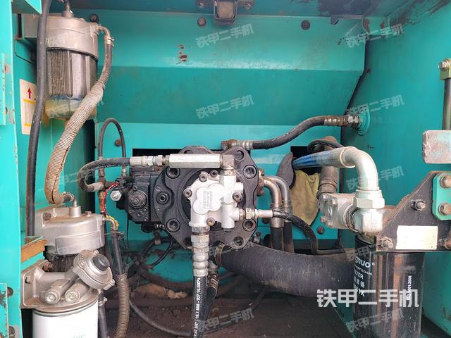 液壓泵艙室正面整體(整機(jī)外觀) 液壓泵艙室正面整體(整機(jī)外觀)
