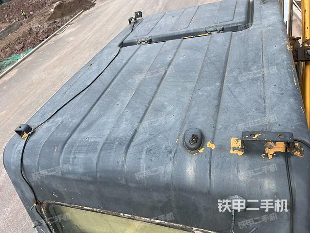 駕駛室頂部(整機外觀) 駕駛室頂部(整機外觀)