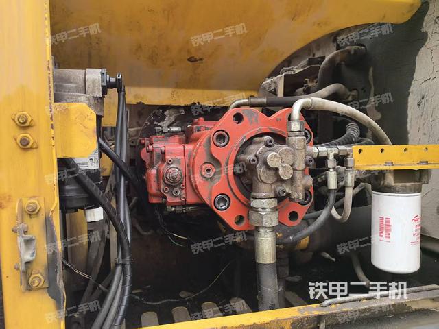 液壓泵艙室正面整體(整機(jī)外觀) 液壓泵艙室正面整體(整機(jī)外觀)