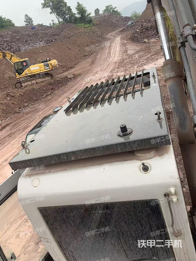 驾驶室顶部（整机外观）