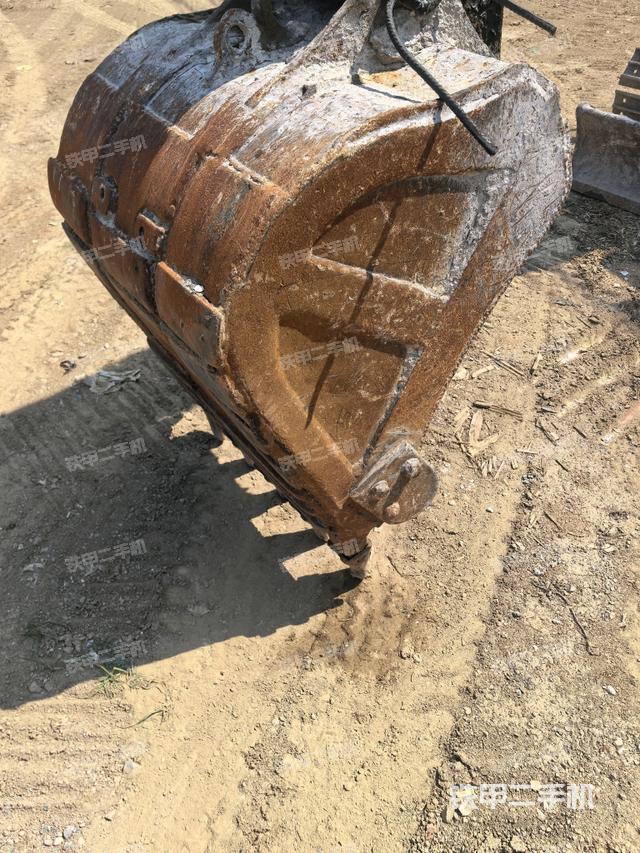 鏟斗45度(工作和回轉(zhuǎn)裝置) 鏟斗45度(工作和回轉(zhuǎn)裝置)