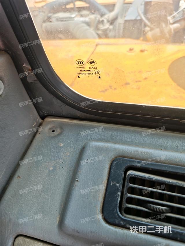 后窗玻璃角標(駕駛室部分) 后窗玻璃角標(駕駛室部分)