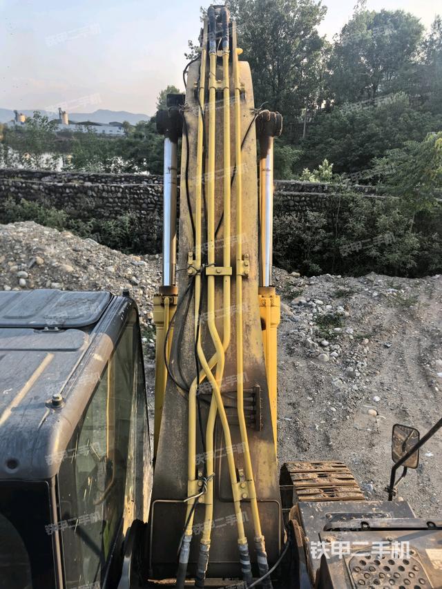 大臂背部俯視（工作和回轉(zhuǎn)裝置）