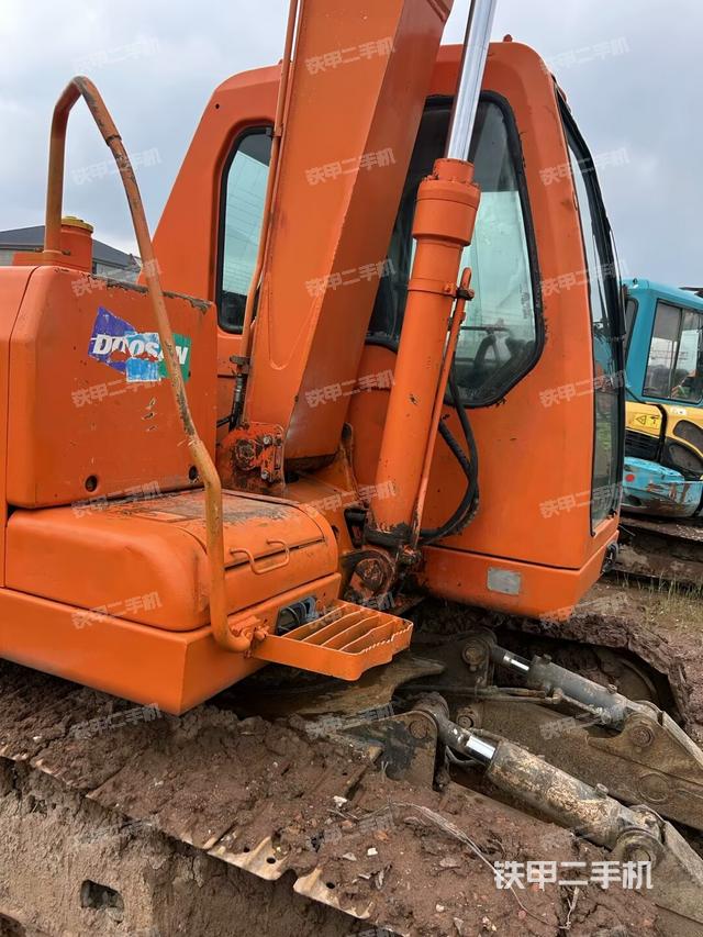 大臂根部?斜(工作和回轉(zhuǎn)裝置) 大臂根部?斜(工作和回轉(zhuǎn)裝置)