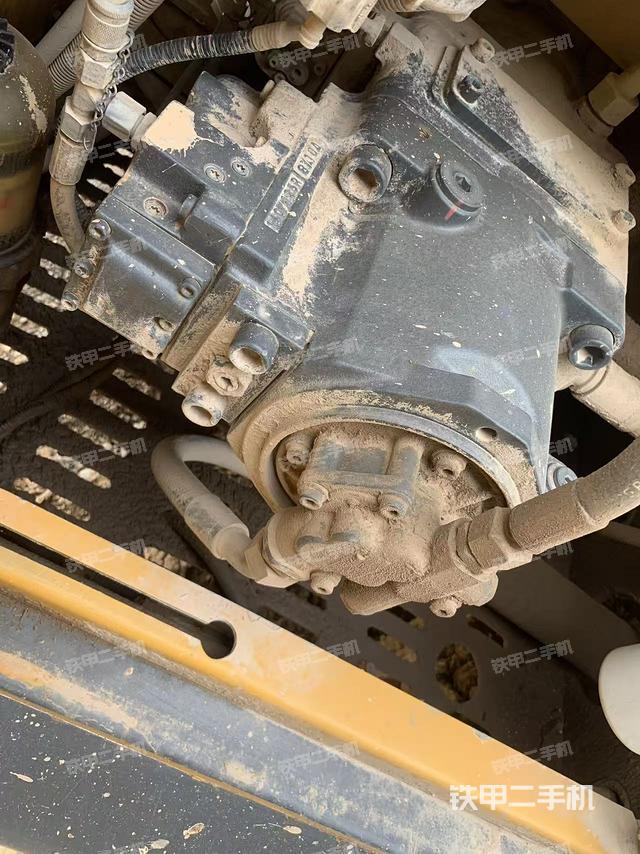 液壓泵艙室正面整體(整機(jī)外觀) 液壓泵艙室正面整體(整機(jī)外觀)
