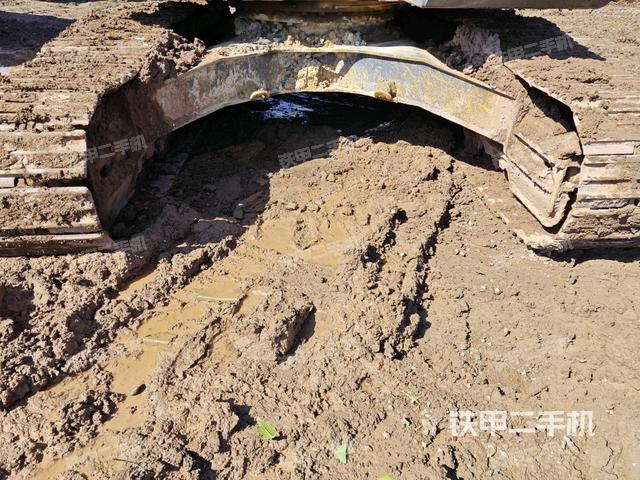 转盘和下车架正前(工作和回转装置) 转盘和下车架正前(工作和回转装置)