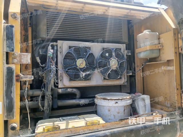 散熱器正面(大件艙室) 散熱器正面(大件艙室)