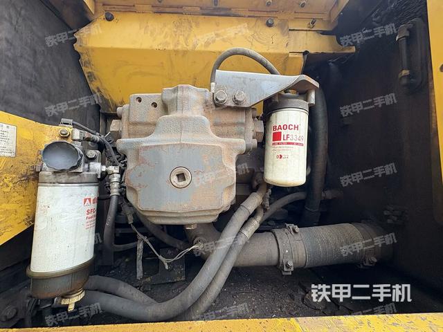 液壓泵艙室正面整體(整機(jī)外觀) 液壓泵艙室正面整體(整機(jī)外觀)
