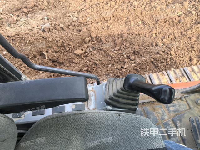 座椅左側控制臺/音響/含左手柄(駕駛室部分) 座椅左側控制臺/音響/含左手柄(駕駛室部分)