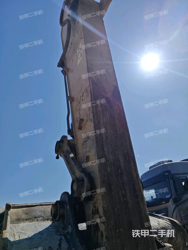 小臂整体左后(工作和回转装置) 小臂整体左后(工作和回转装置)