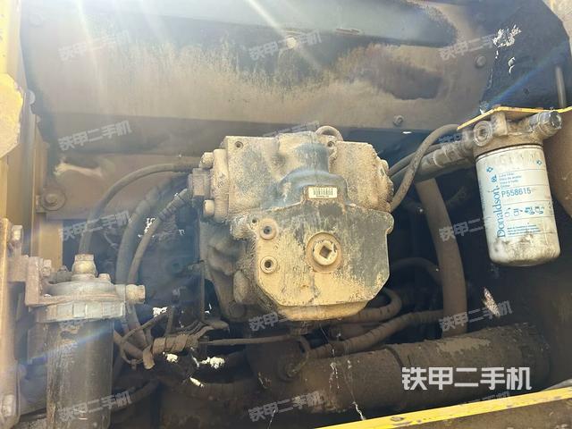液壓泵艙室正面整體(整機(jī)外觀) 液壓泵艙室正面整體(整機(jī)外觀)