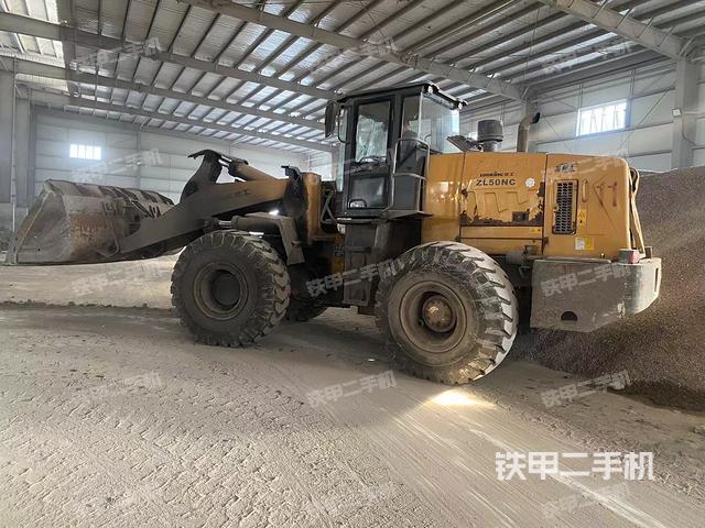 駕駛室操作臺(tái)(整機(jī)外觀及大件) 駕駛室操作臺(tái)(整機(jī)外觀及大件)