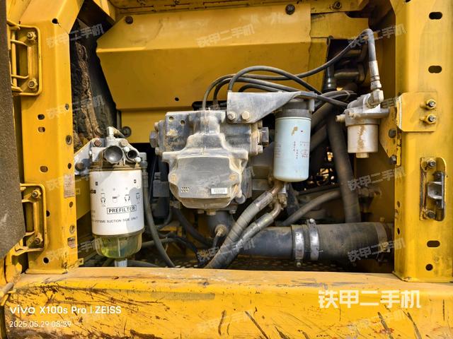 液壓泵艙室正面整體(整機(jī)外觀) 液壓泵艙室正面整體(整機(jī)外觀)