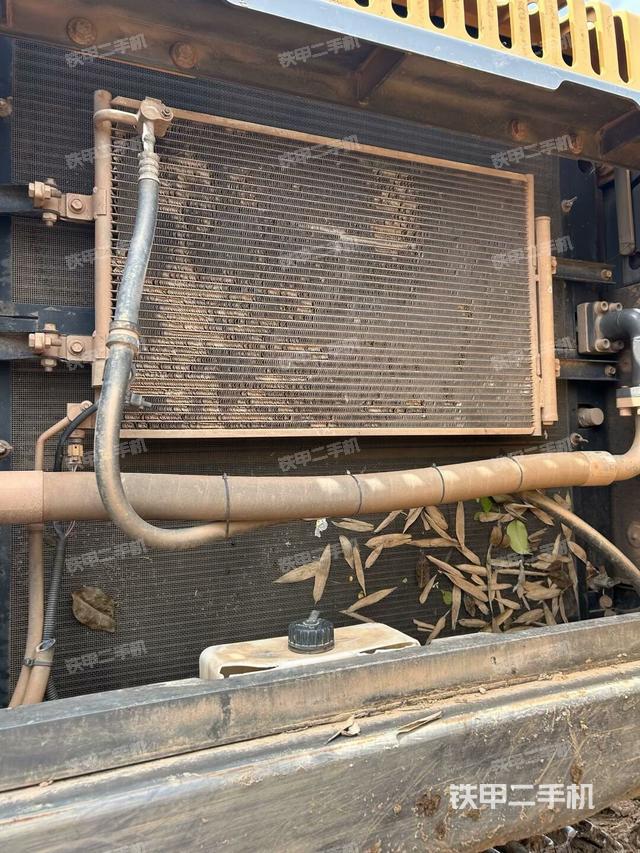 散熱器正面(大件艙室) 散熱器正面(大件艙室)