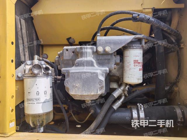 液壓泵艙室正面整體(整機(jī)外觀) 液壓泵艙室正面整體(整機(jī)外觀)