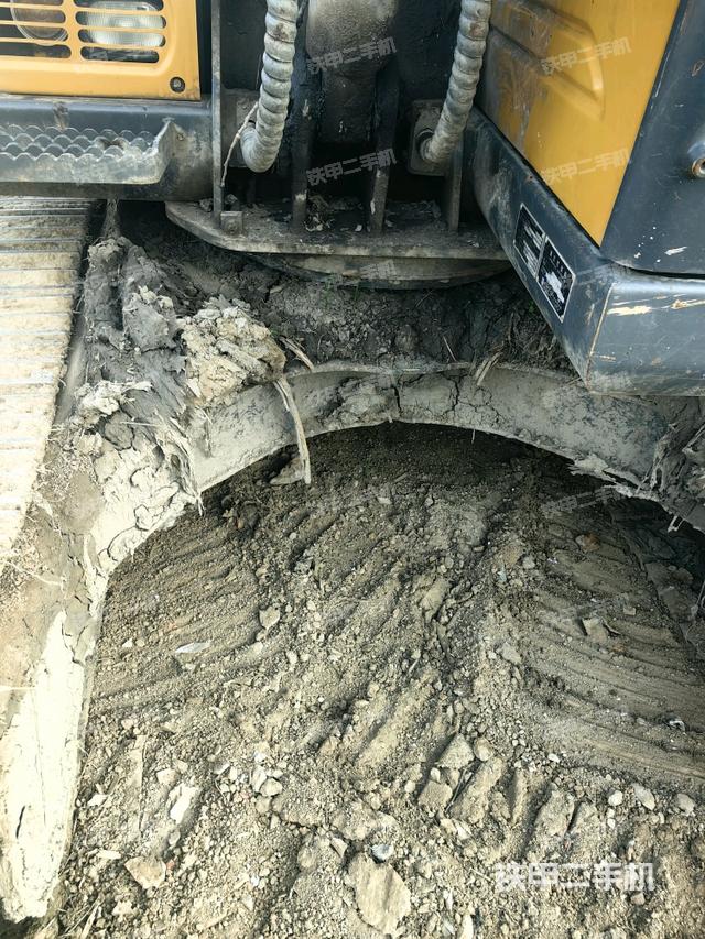 转盘和下车架正前（工作和回转装置）