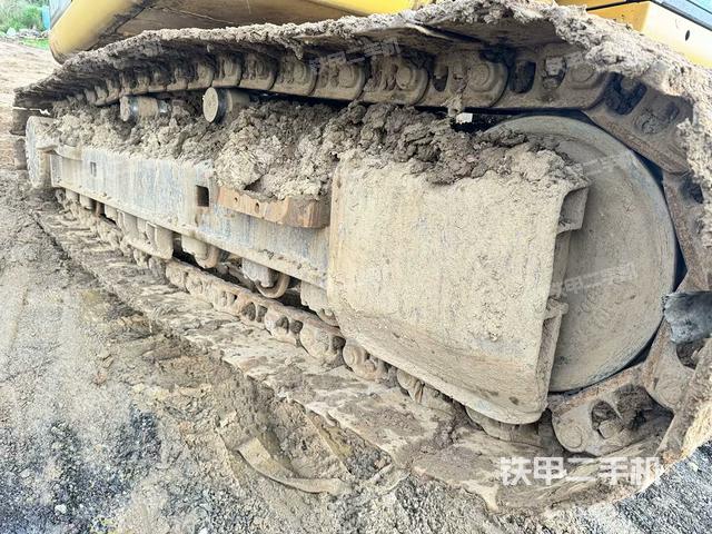 右側(cè)履帶整體(行走機構(gòu)) 右側(cè)履帶整體(行走機構(gòu))
