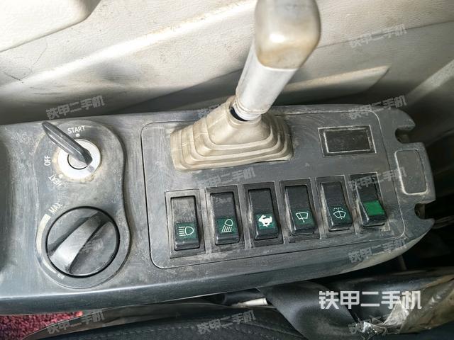 座椅右侧控制台/钥匙门/油门/含右手柄（驾驶室部分）