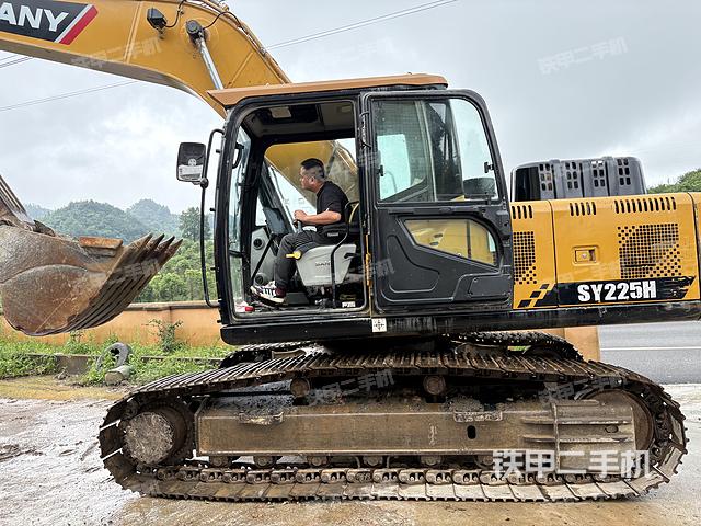 驾驶室顶部（整机外观）