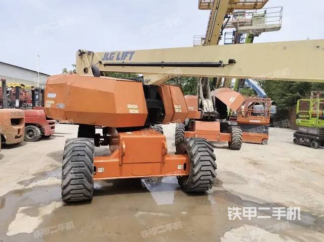 整機(jī)右后45°(設(shè)備外觀及核心部件) 整機(jī)右后45°(設(shè)備外觀及核心部件)