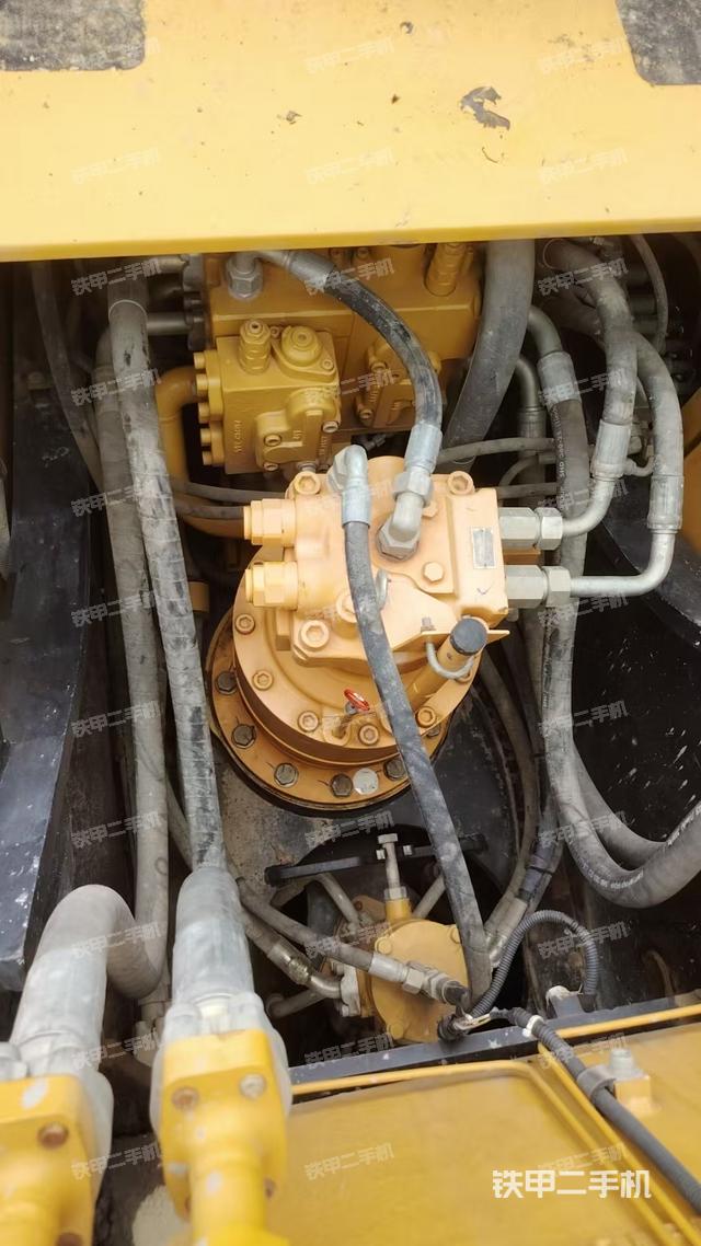 回转马达和主控阀（整机外观）