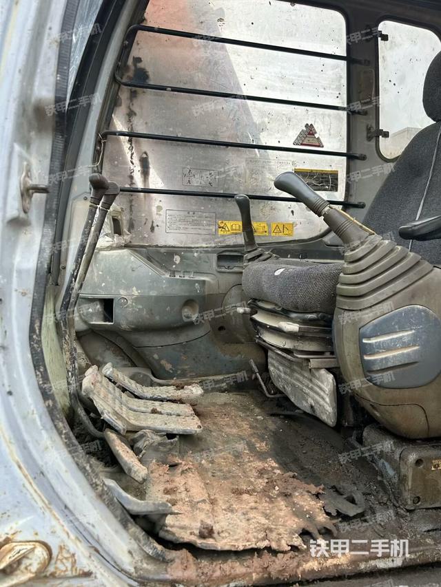 后窗玻璃角标（驾驶室部分）