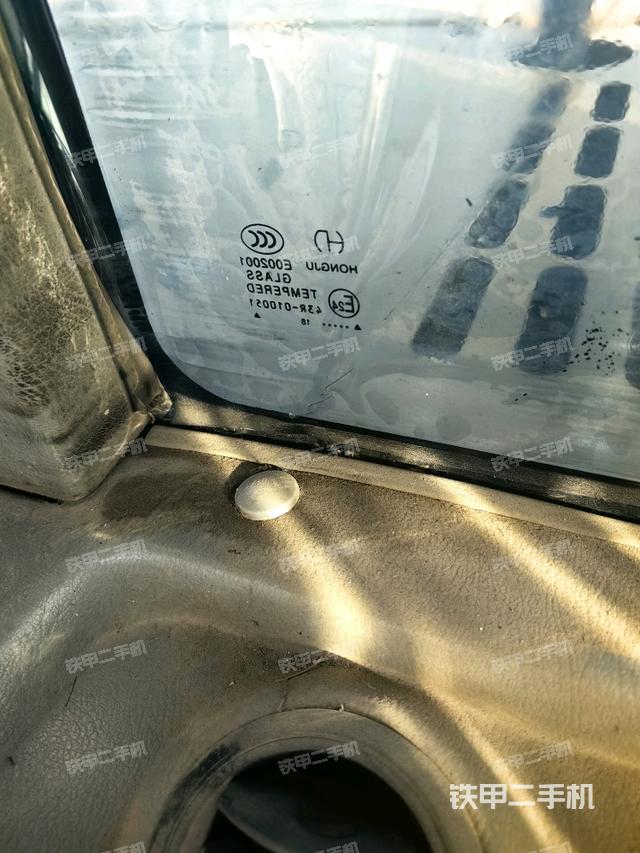 后窗玻璃角标（驾驶室部分）