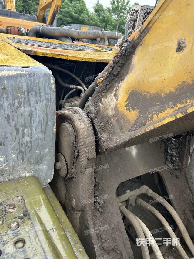 大臂根部 斜视(工作和回转装置) 大臂根部 斜视(工作和回转装置)