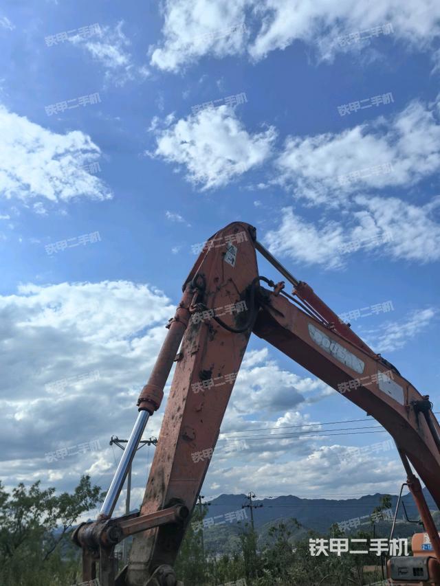 小臂整體左后(工作和回轉裝置) 小臂整體左后(工作和回轉裝置)
