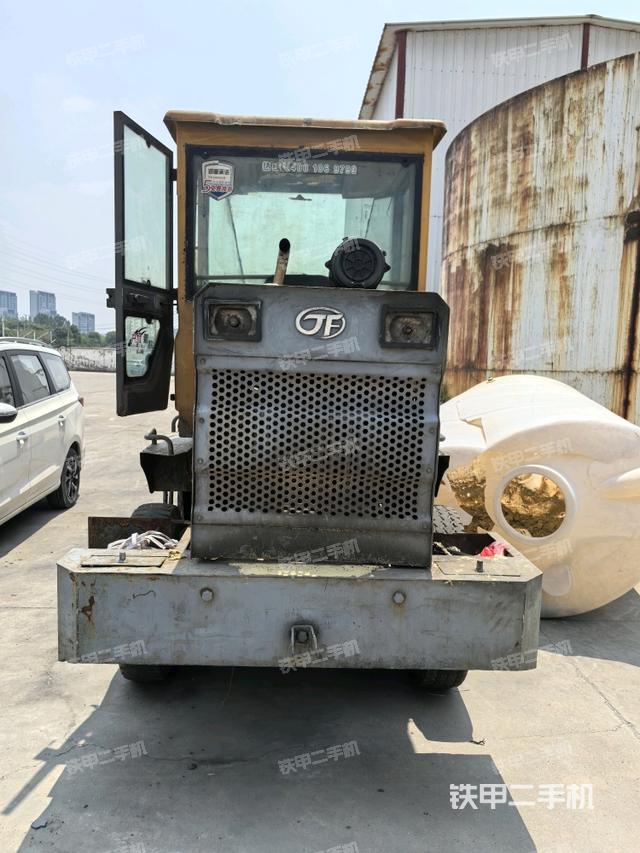 正后方(整機(jī)外觀) 正后方(整機(jī)外觀)