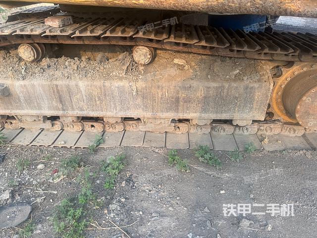 單側(cè)履帶整體(整機(jī)外觀) 單側(cè)履帶整體(整機(jī)外觀)