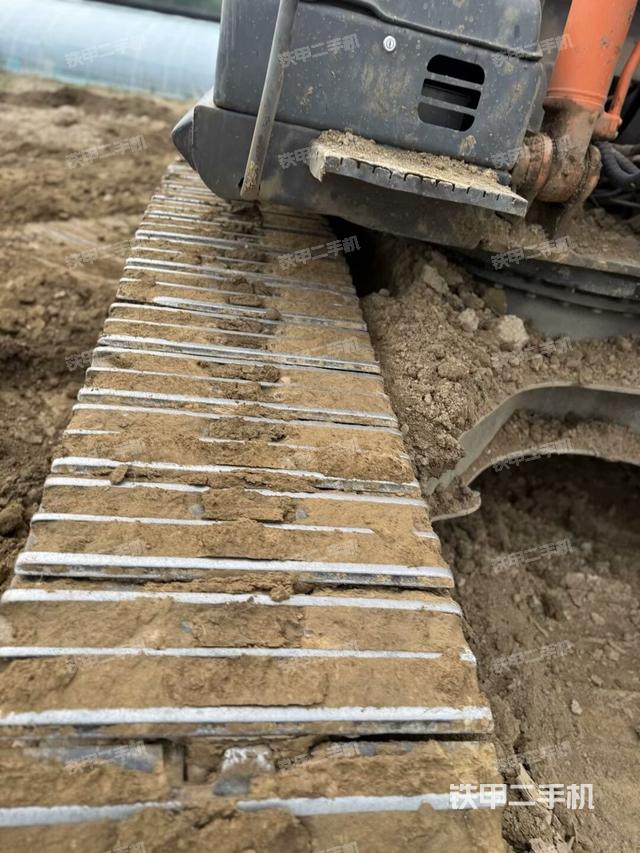 单侧履带整体(整机外观) 单侧履带整体(整机外观)