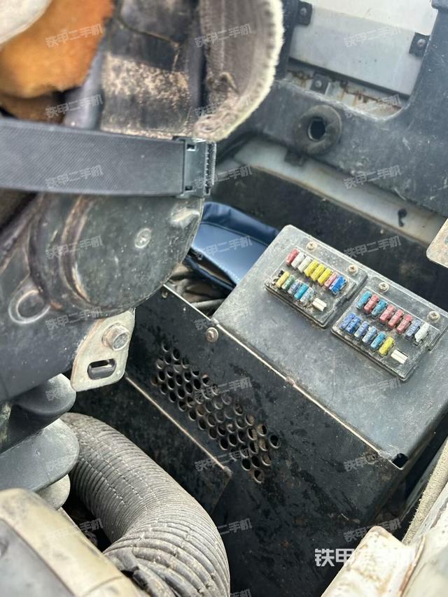 后窗玻璃角標(biāo)(駕駛室部分) 后窗玻璃角標(biāo)(駕駛室部分)