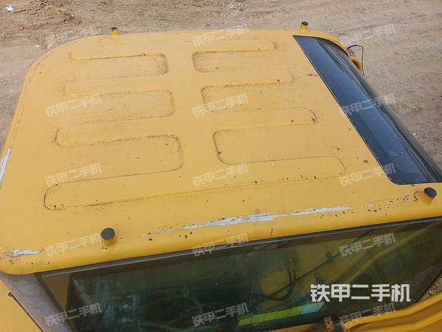 駕駛室頂部(整機外觀) 駕駛室頂部(整機外觀)