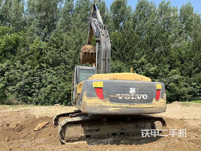 駕駛室頂部(整機外觀) 駕駛室頂部(整機外觀)