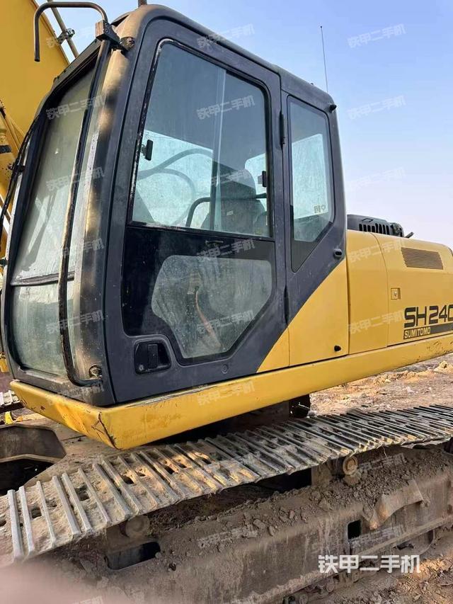 单侧履带整体(整机外观) 单侧履带整体(整机外观)