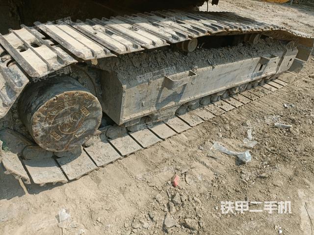 右側(cè)履帶整體(行走機(jī)構(gòu)) 右側(cè)履帶整體(行走機(jī)構(gòu))