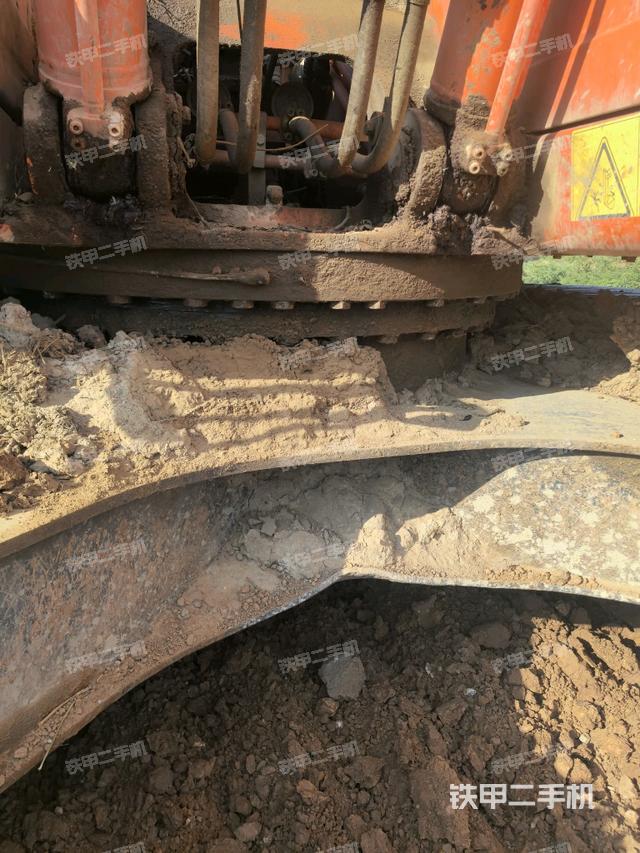 轉盤和下車架正前(工作和回轉裝置) 轉盤和下車架正前(工作和回轉裝置)