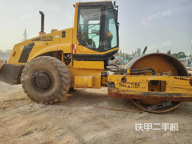 整機(jī)右側(cè)(設(shè)備外觀及核心部件) 整機(jī)右側(cè)(設(shè)備外觀及核心部件)