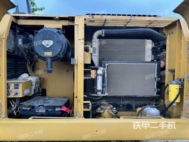 散熱器正面(大件艙室) 散熱器正面(大件艙室)