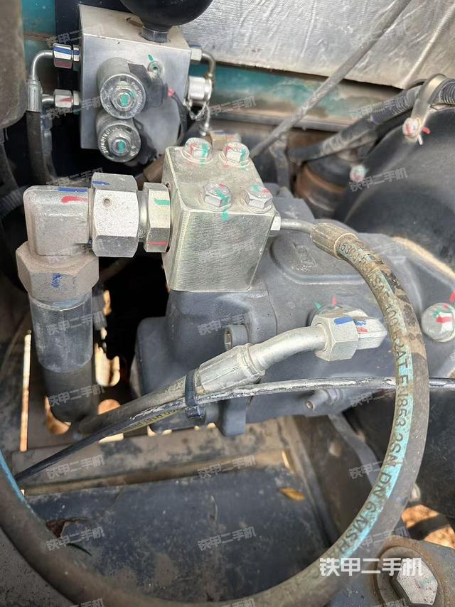 液壓泵艙室正面整體(整機(jī)外觀) 液壓泵艙室正面整體(整機(jī)外觀)