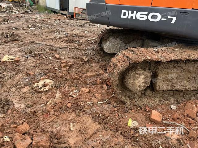 右驅(qū)動(dòng)輪（行走機(jī)構(gòu)）