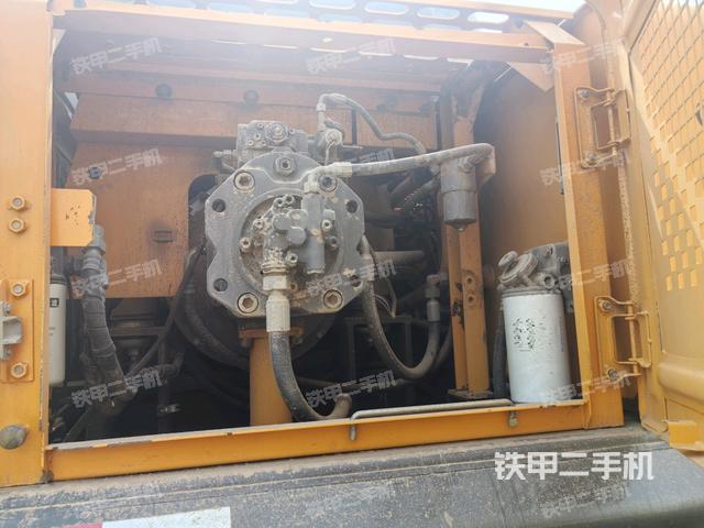 液壓泵艙室正面整體(整機(jī)外觀) 液壓泵艙室正面整體(整機(jī)外觀)