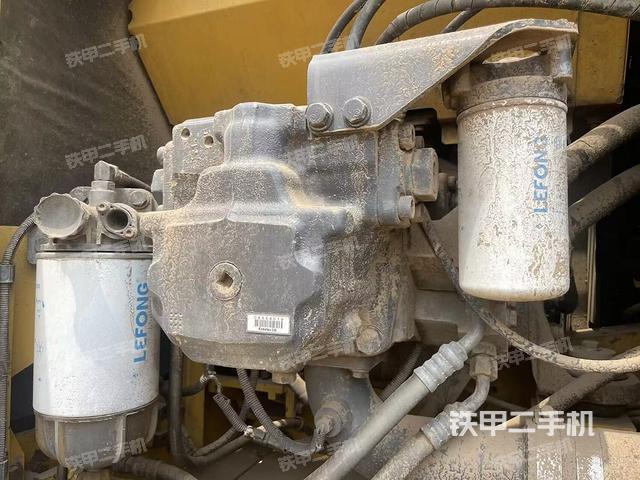 液壓泵艙室正面整體(整機(jī)外觀) 液壓泵艙室正面整體(整機(jī)外觀)