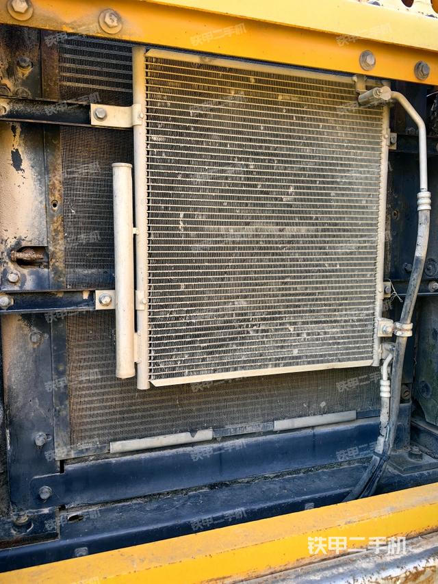 散热器正面(大件舱室) 散热器正面(大件舱室)