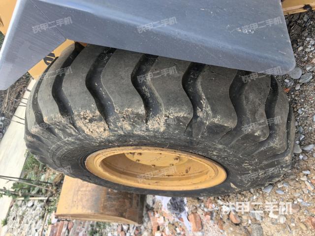 左前轮（行走机构）