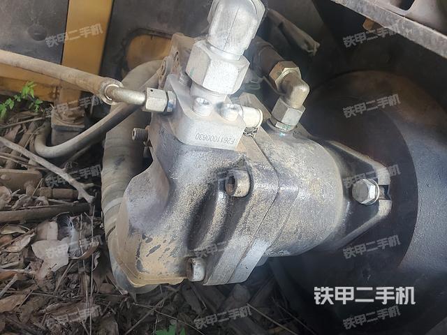 液壓泵艙室正面整體(整機外觀) 液壓泵艙室正面整體(整機外觀)