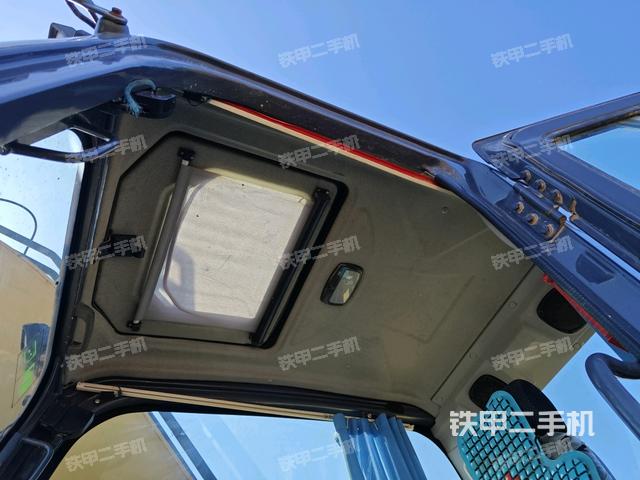 顶棚整体(驾驶室部分) 顶棚整体(驾驶室部分)